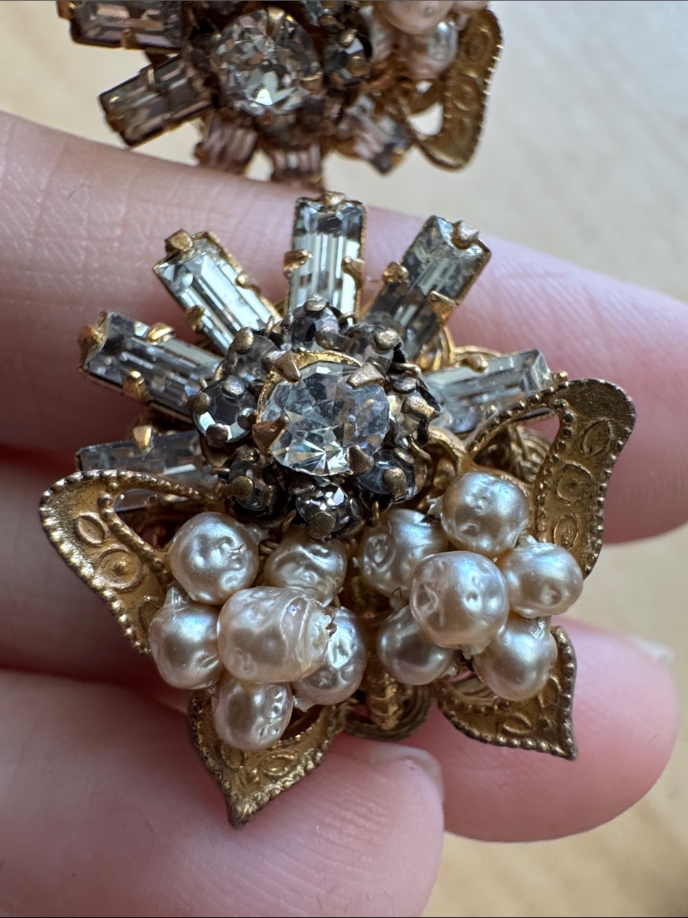 Vintage Gold Pearl & Crystal Clip-On Earrings - Picture 6 of 7
